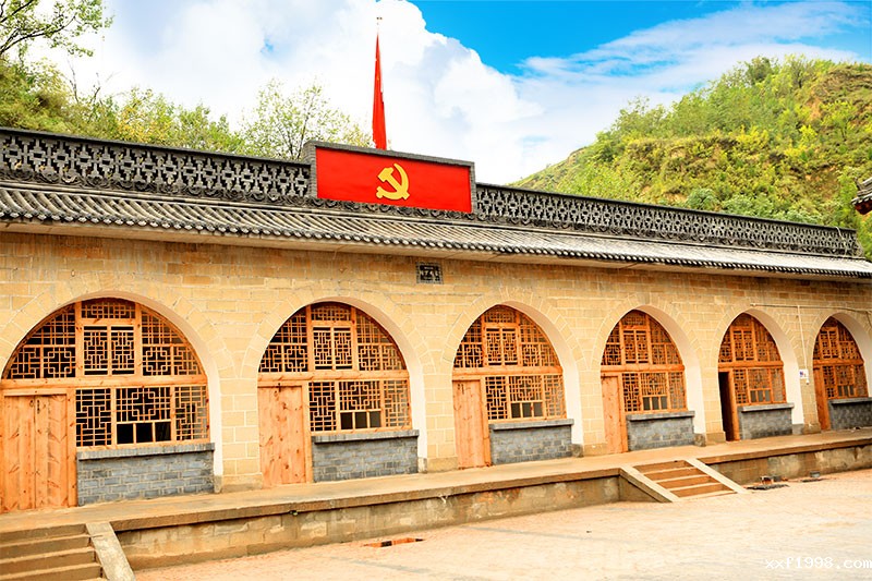 1526292875710239.jpg 梁家河.jpg